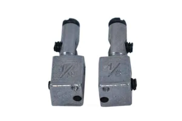 MORSETE DERECHO (1/8') MÁQUINA DOS AGUJAS BROTHER   NEEDLE CLAMP RIGHT